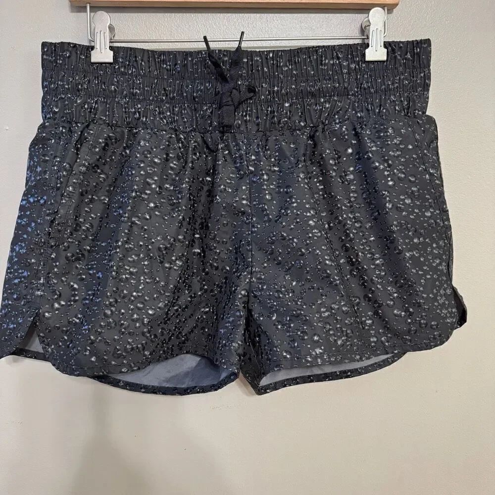 Zyia Active black high waisted black bubble short size Large